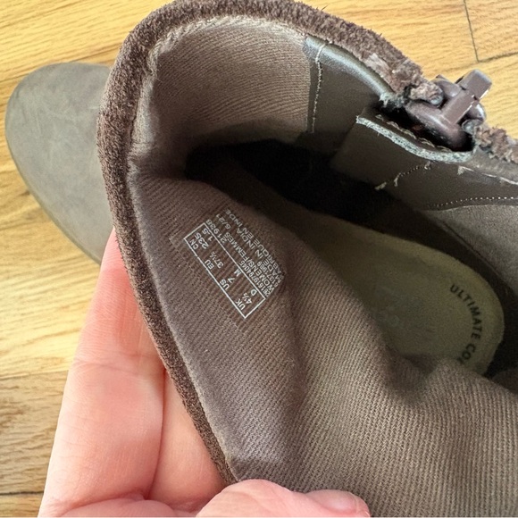 Clarks Women Cloudstepper Booties - Picture 4 of 9